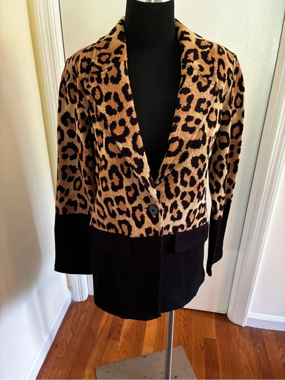 Chico’s Leopard Print Open-Front Jacket in Tan & Black size 1. Medium